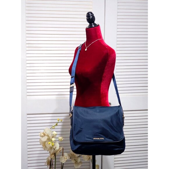 Michael Kors Unisex Navy Blue Jet Set Large Nylon Gabardine Messenger Bag 361 - Picture 2 of 15